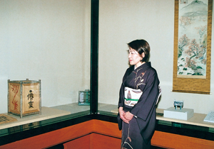 創作生花 阪上泰子さんと観る 「鉄斎の器玩」 　　 ―売茶翁没後250年によせて―